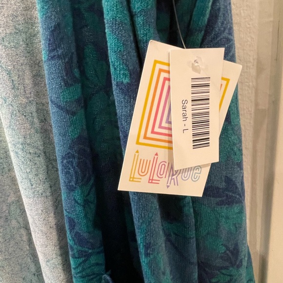 LuLaRoe Sarah Sweater - Picture 2 of 4